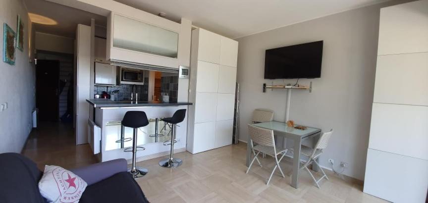 Lovely Apartment In Marina Baie Des Anges- Baronnet - Sew View, Free Parking Spaces On Site, Restaurants, Beach, Supermarket Villeneuve-Loubet Esterno foto